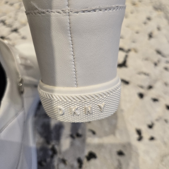 Size 8 dkny - Picture 3 of 5